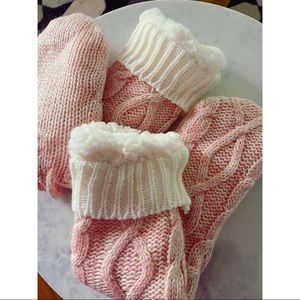 NWOT 💞Women’s Knitted Indoor Non skid slipper socks